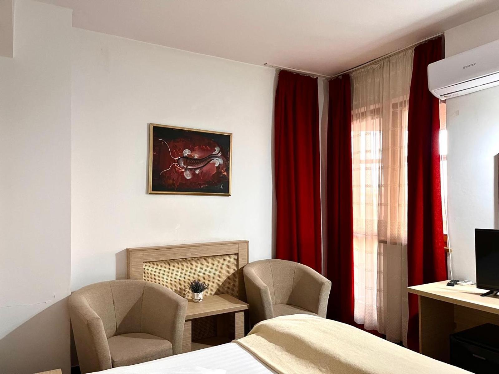 טרגובישטה Hotel Dambovita מראה חיצוני תמונה
